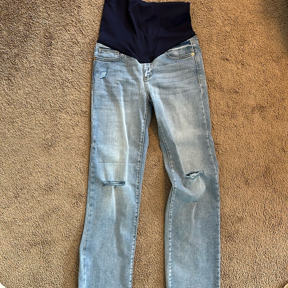 Never worn maternity jeans - size 26